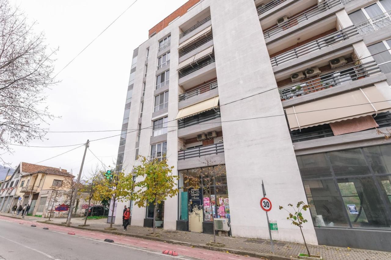 Two Steps Apartments Тирана Экстерьер фото