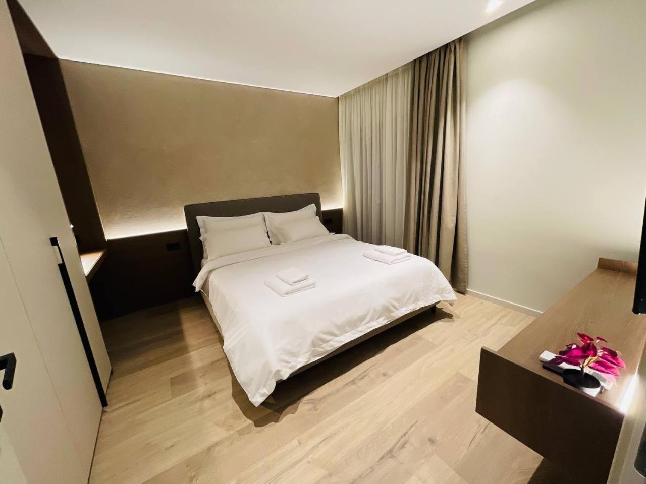 Two Steps Apartments Тирана Экстерьер фото