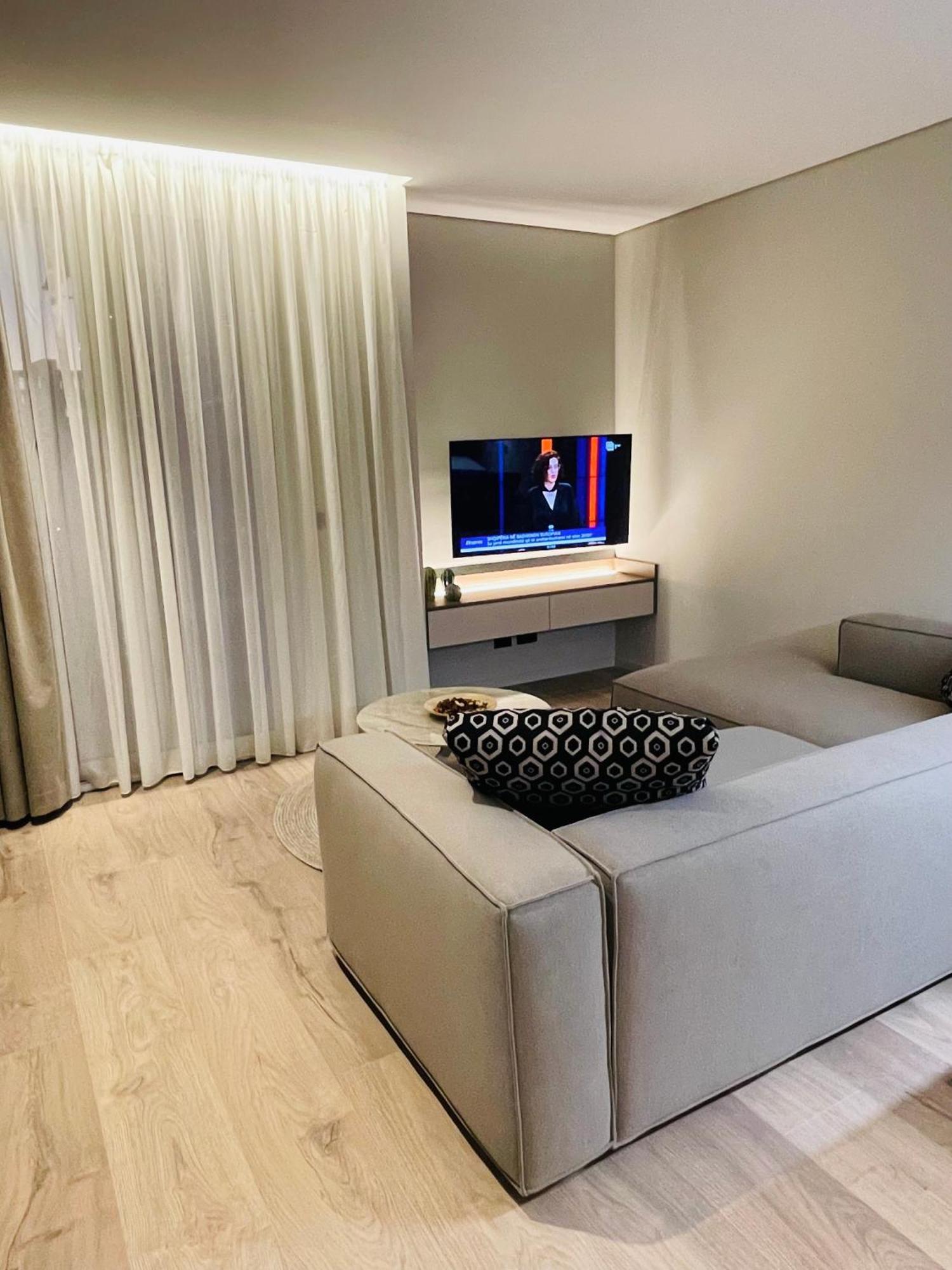 Two Steps Apartments Тирана Экстерьер фото